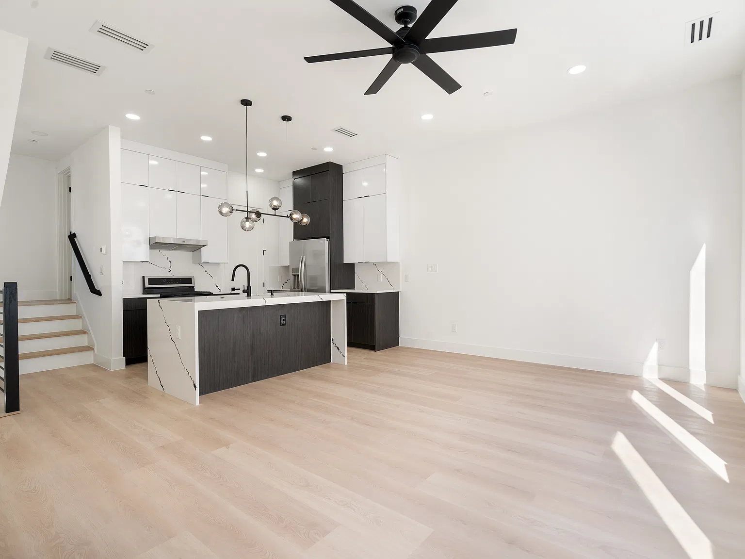 2 bed, 2.5 bath, 1520 sqft, $3,100 — Photo 4