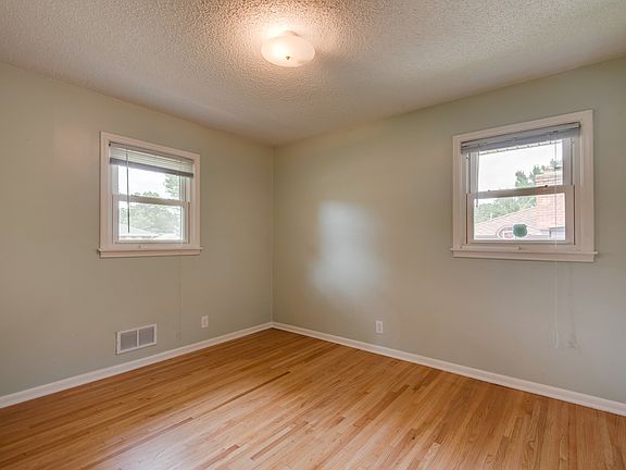5th image of 6131 Rainbow Dr NE