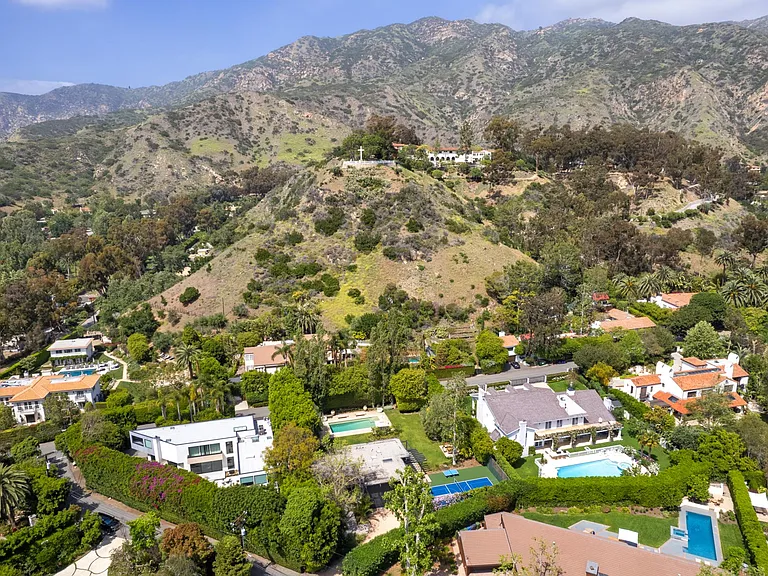 This guard gated community is located right outside of the Malibu Country Mart.