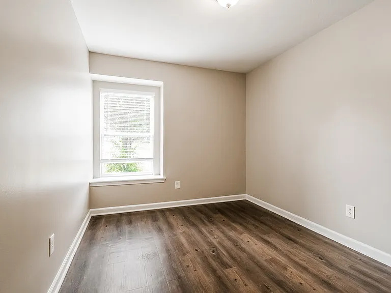 406 Meagan Cv — Photo 14