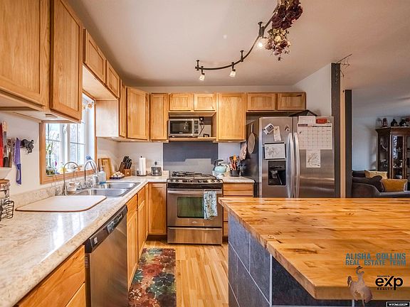 3rd image of 922 Keller Drive