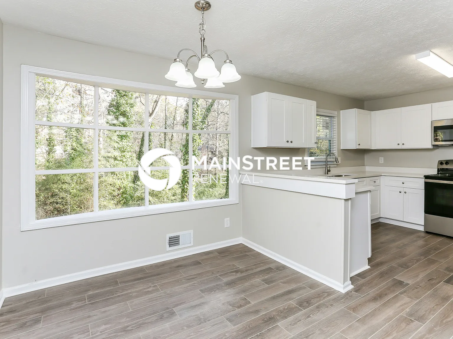 588 Michael Court — Photo 2