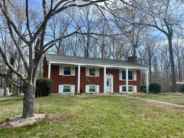 28 Flint Mountain Dr, Stuarts Draft, VA 24477