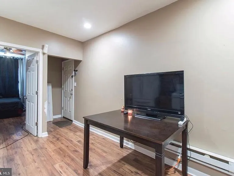 212 W Tioga St #1 — Photo 5