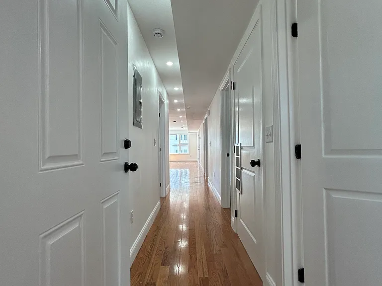 143 W Clifford St #1 — Photo 11