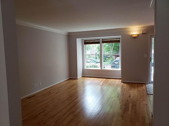 3rd image of 3256 W Evergreen Ave