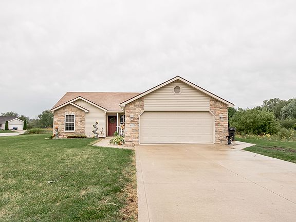 3rd image of 632 S Redstone Ct