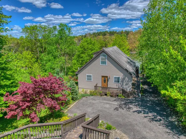 8 Rip Van Winkle Drive, Athens, NY 12015