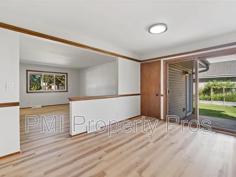 8150 S 88th St — Photo 10