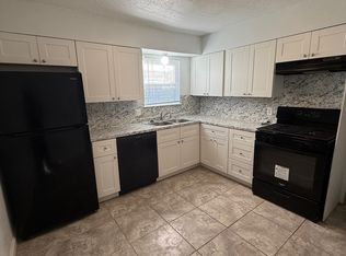 6411 S Newport Ave APT B, Tulsa, OK 74136