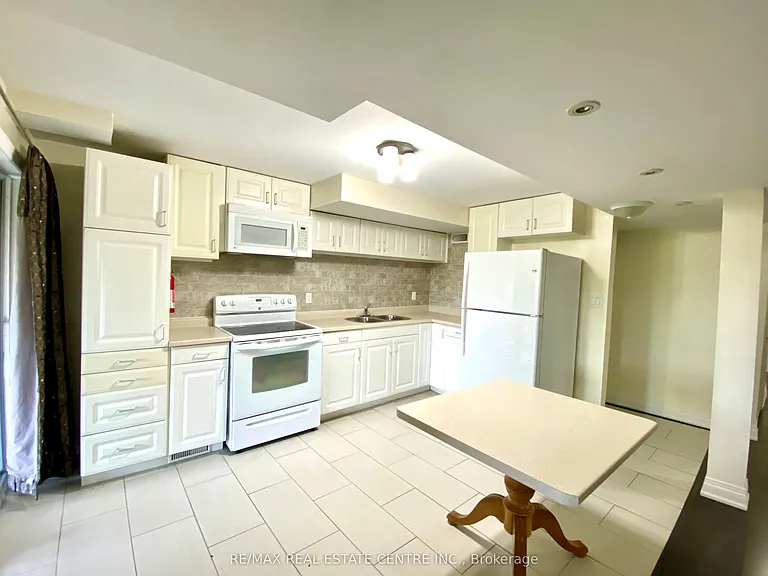 65 Stoneylake Ave — Photo 5