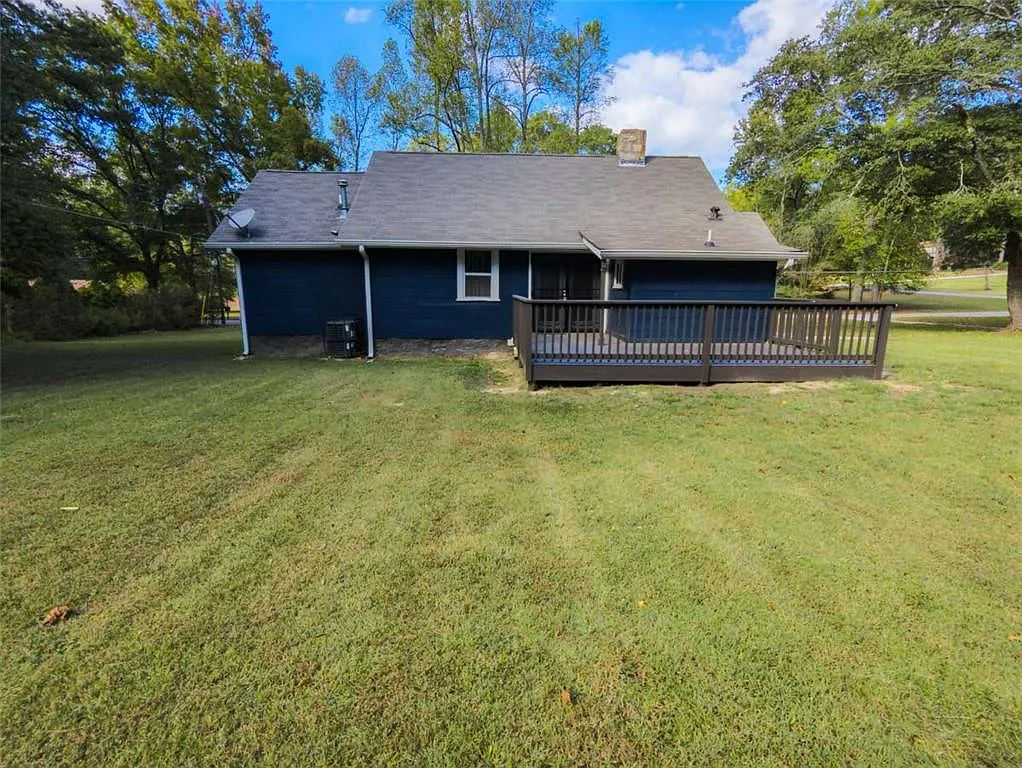 3 bed, 2.0 bath, 1246 sqft, $4,000 — Photo 2