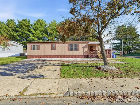 1 Longfellow Rd, North Brunswick, NJ 08902