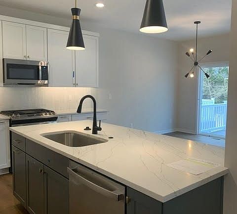3rd image of 131 Town Centre Dr