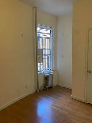 Rented by Tip Top Realty Corp | media 18