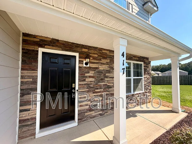 4 bed, 3.5 bath, 2565 sqft, $2,900 — Photo 2