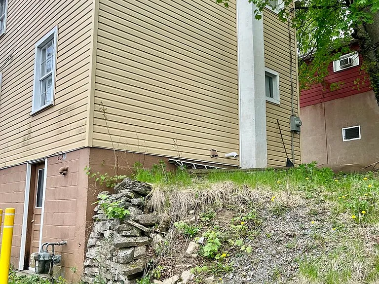 105 N Ridge St — Photo 3
