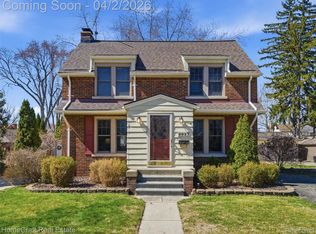 9921 Cranston St, Livonia, MI 48150