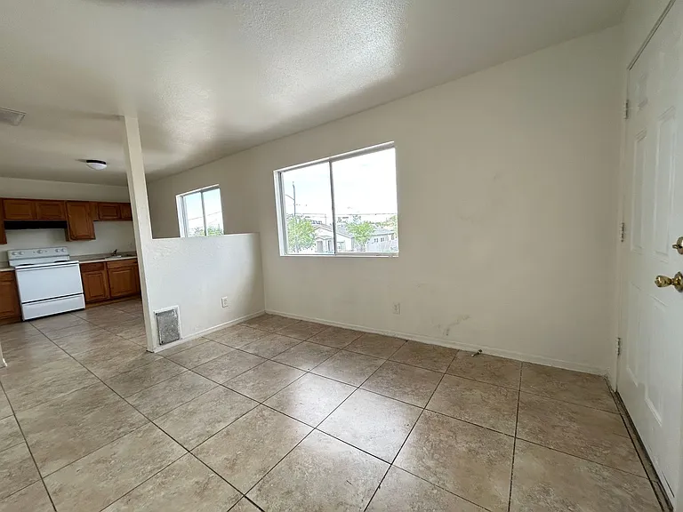 1321 W Vogel Ave #6 — Photo 5