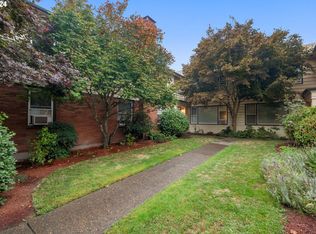 2211 NE Halsey St APT 9, Portland, OR 97232