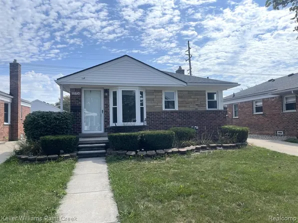 29706 Taylor St, Saint Clair Shores, MI 48082