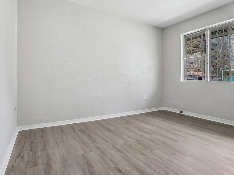 4624 Wells St — Photo 7