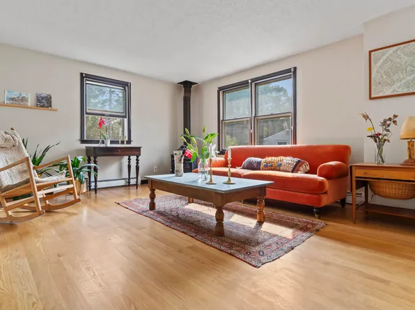 29 Patricia Drive, Topsham, ME 04086