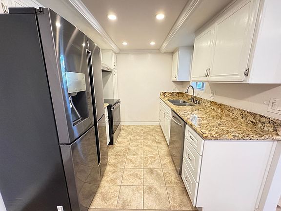 3rd image of 1643 Brea Blvd
