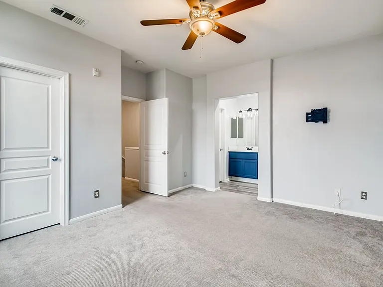 4300 Newton Ave #32 — Photo 15