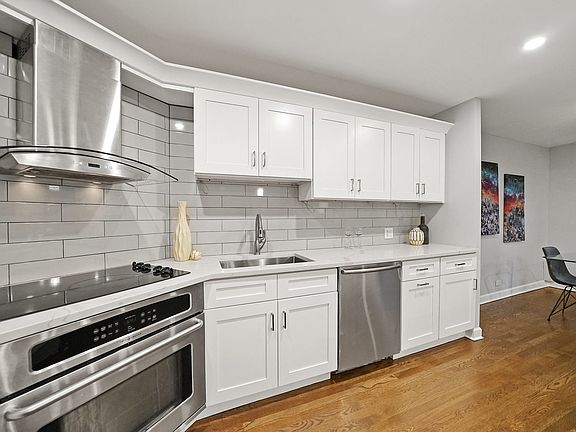 5th image of 1001 S Plymouth Ct Unit B
