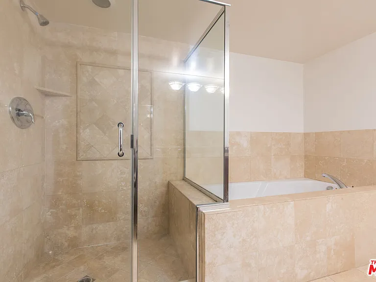 7249 Franklin Ave #201 — Photo 14