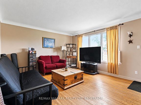 4th image of 220 Cutress Ave