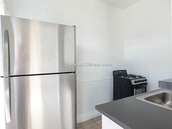 3rd image of 257 S Kenmore Ave APT 105
