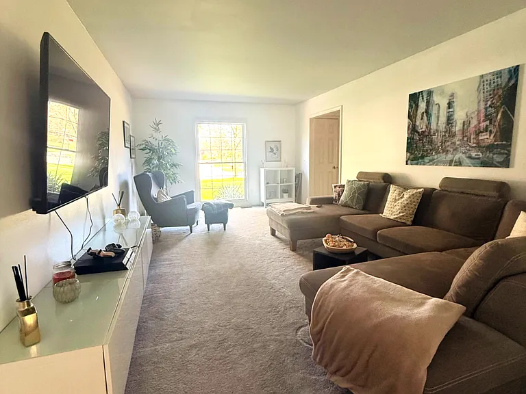 1667 Ross Dr — Photo 6