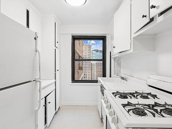5th image of 264 Broadway #B1406