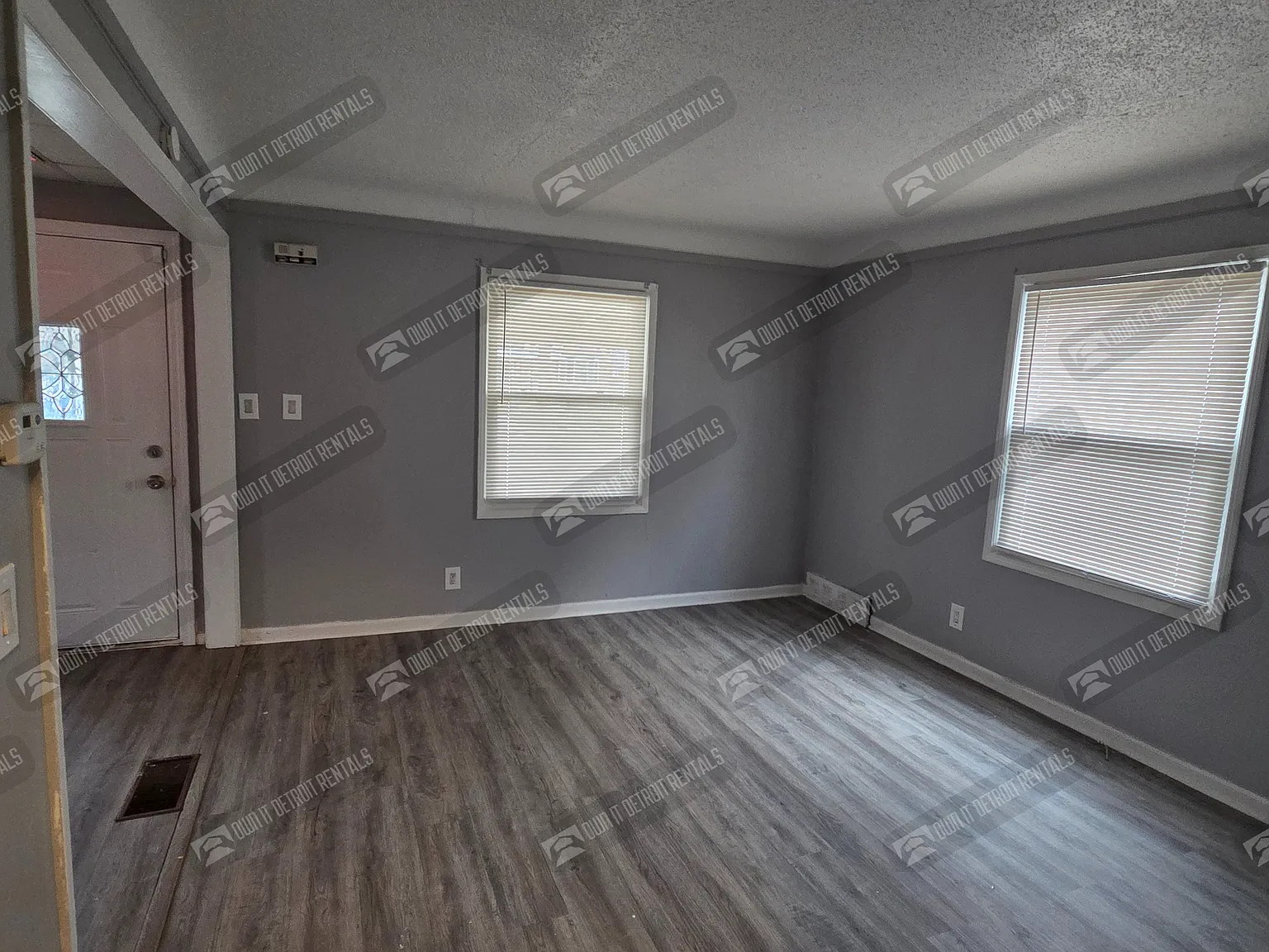 House - Bungalow — Photo 3