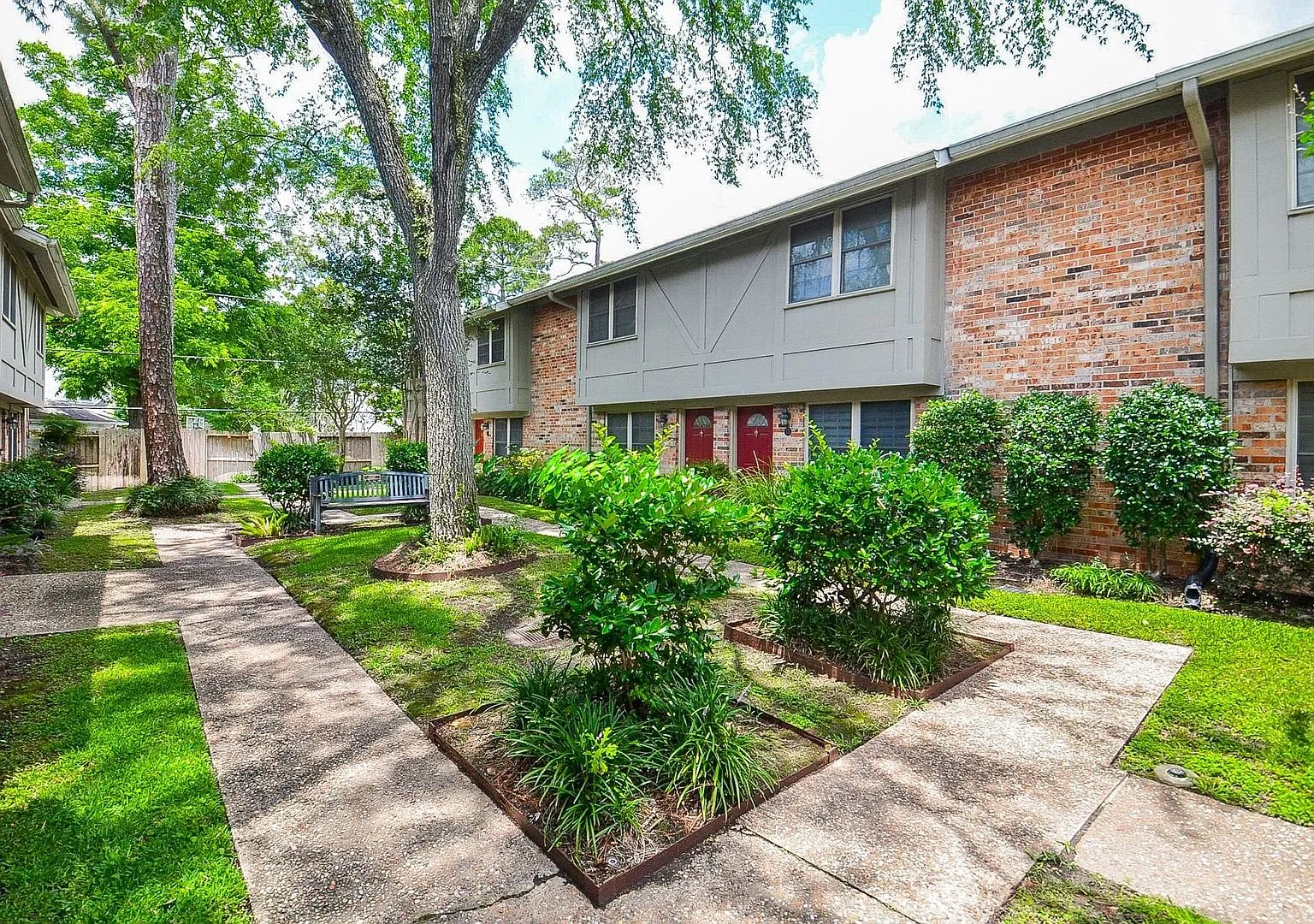 2 Bedroom Memorial Condo with Utilities Included — Photo 1