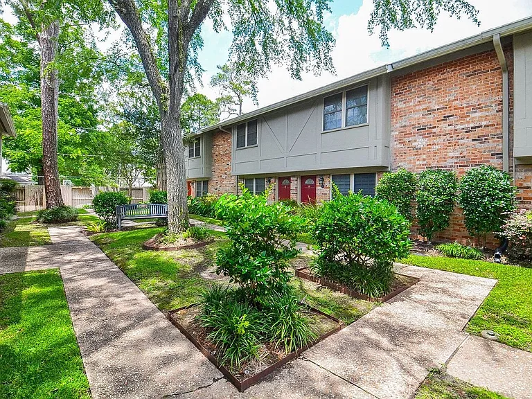 515 Tallowood Rd #1 — Photo 1