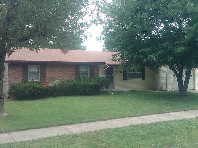 1st image of 200 S Canterbury Dr