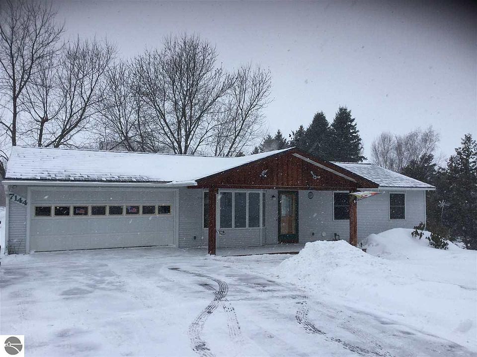 2nd image of 7144 Lake Leelanau Dr
