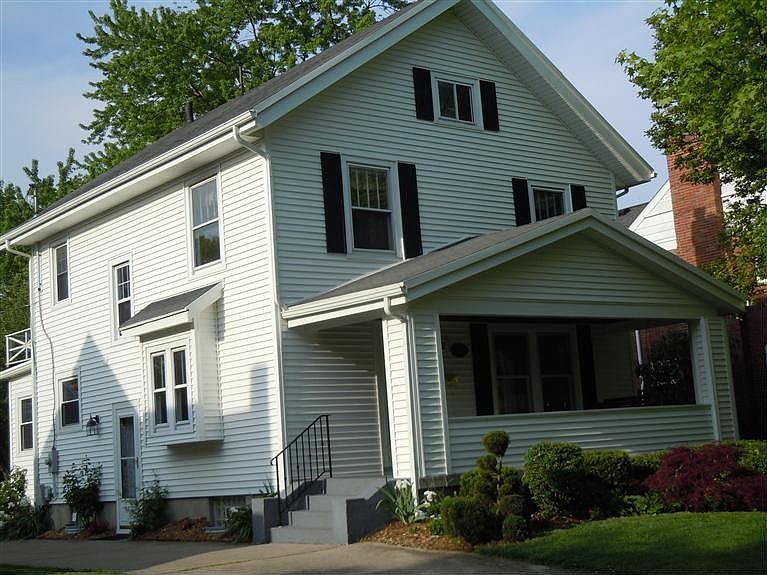 1st image of 221 Corona Ave