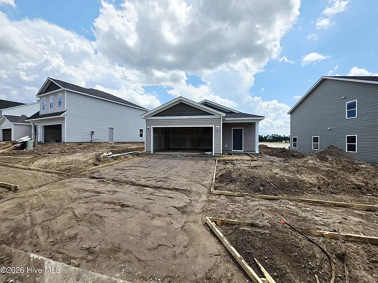 1062 Hanson Dr — Photo 2