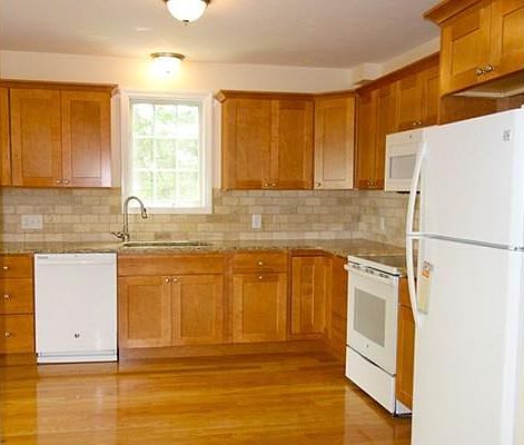 2nd image of 112 Sumner St #1