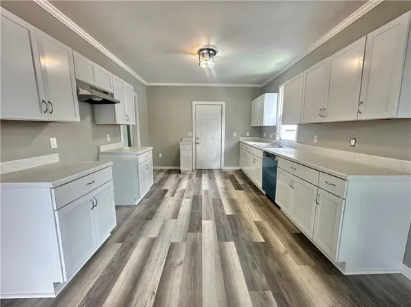 401 Main St, Sweet Springs, MO 65351