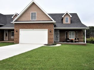 52 Saddle Brook Ln, Crossville, TN 38571
