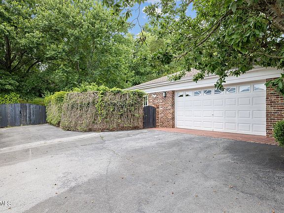 3rd image of 8317 NW Chadwick Dr
