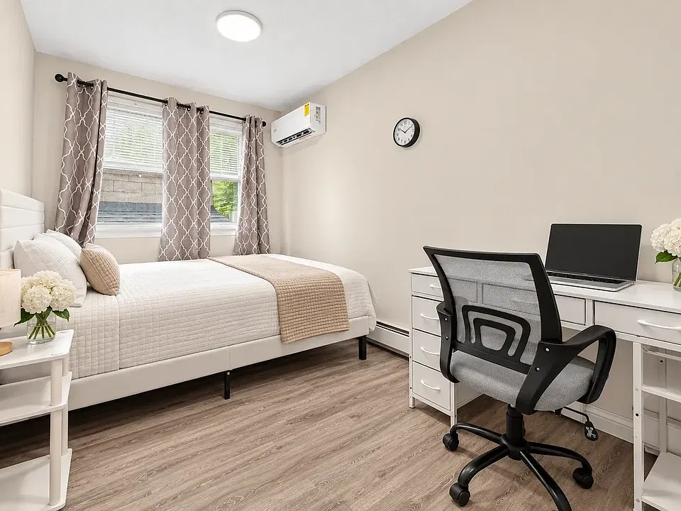 242 Franklin St #2