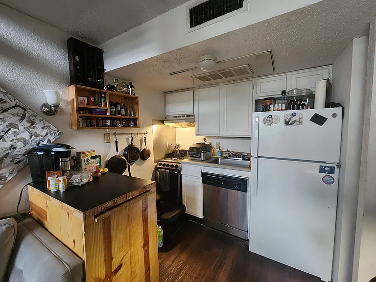 701 W 25th St #2 — Photo 4