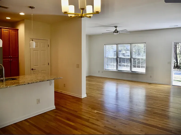 830 Jordan St — Photo 4