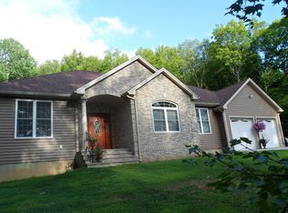 16 Fenton Dr, Southwick, MA 01077